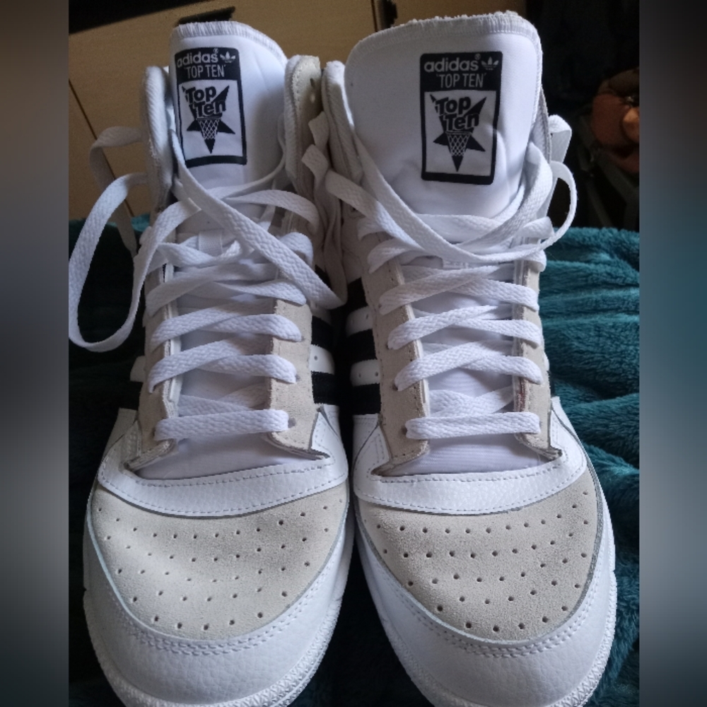 THE CLASSIC TOP TEN ADIDAS B-BALL SHOE